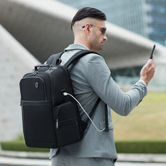 حقيبة ظهر Arctic Hunter B00449 – سعة 36.2 لتر مع منفذ USB وجيب حراري