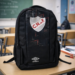 حقيبة الظهر باللون الأسود بشعار "C.N. de F." من علامة Umbro
