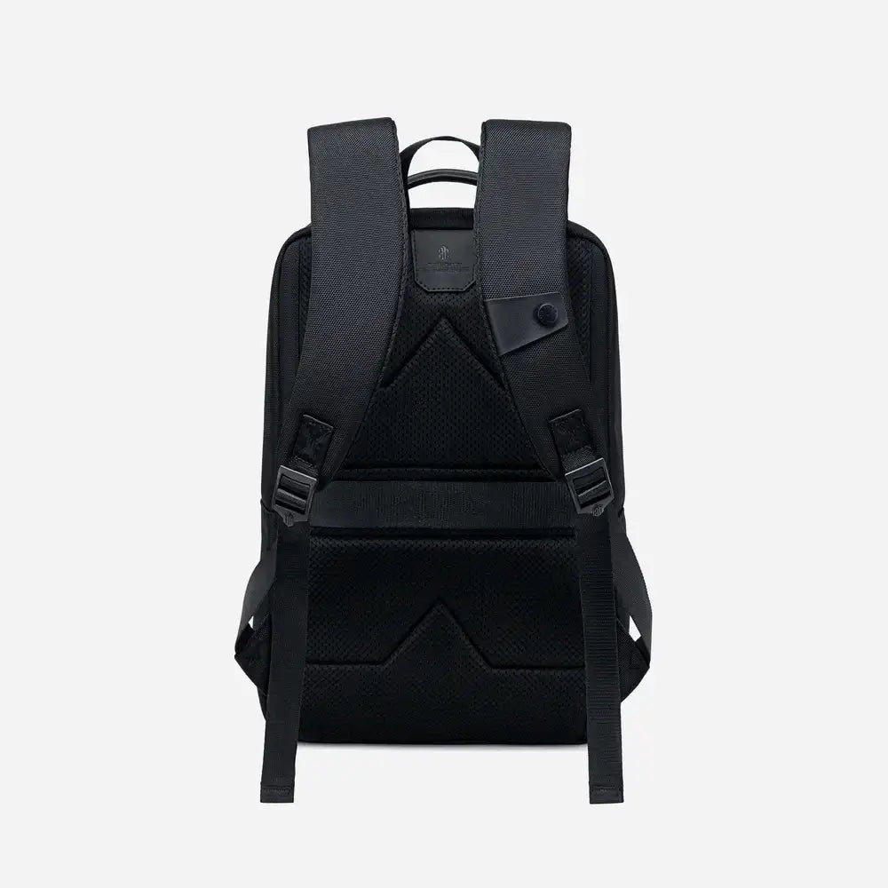 حقيبة ظهر Arctic Hunter Slim للكمبيوتر المحمول، أنيقة وخفيفة الوزن، بسعة 16 لترًا - رقم: B00681 / Arctic Hunter Slim Laptop backpack Stylish Premium lightweight Business 16L Laptop Backpack - No: B00681 - Sooqja سوقجة