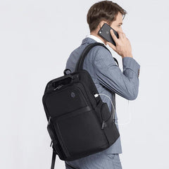 حقيبة ظهر Arctic Hunter B00449 – سعة 36.2 لتر مع منفذ USB وجيب حراري