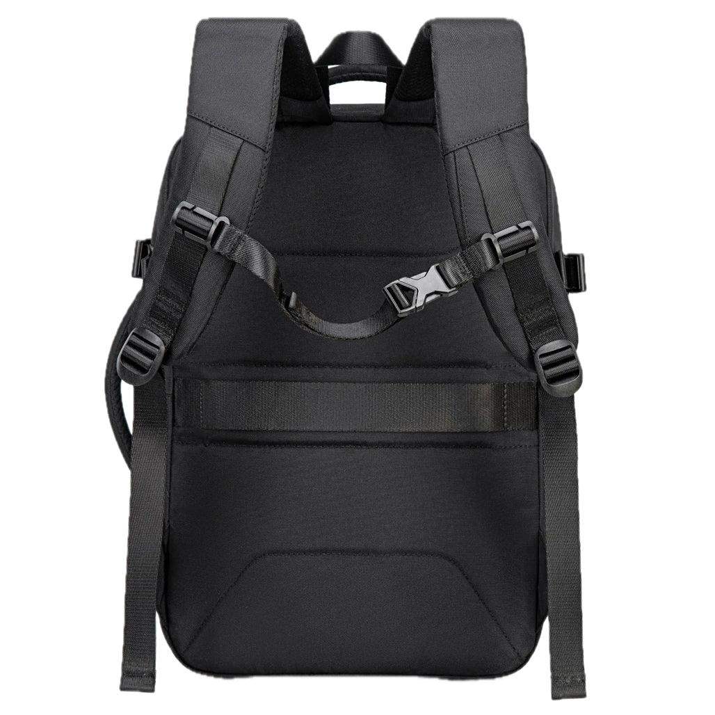 حقيبة ظهر Chantria CB00641 هي خيار مثالي للطلاب والمحترفين، حيث تجمع بين التصميم الأنيق والوظائف العملية، مما يجعلها مناسبة للاستخدام اليومي في العمل أو الدراسة.