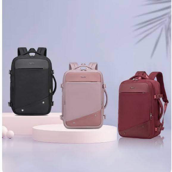 حقيبة ظهر Chantria CB00641 هي خيار مثالي للطلاب والمحترفين، حيث تجمع بين التصميم الأنيق والوظائف العملية، مما يجعلها مناسبة للاستخدام اليومي في العمل أو الدراسة.