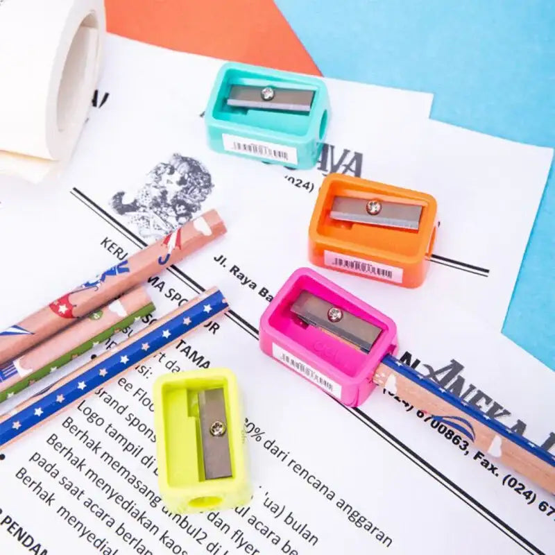 مبراة ( براي ) ديلي نيون Deli Pencil Sharpener neon - Sooqja سوقجة