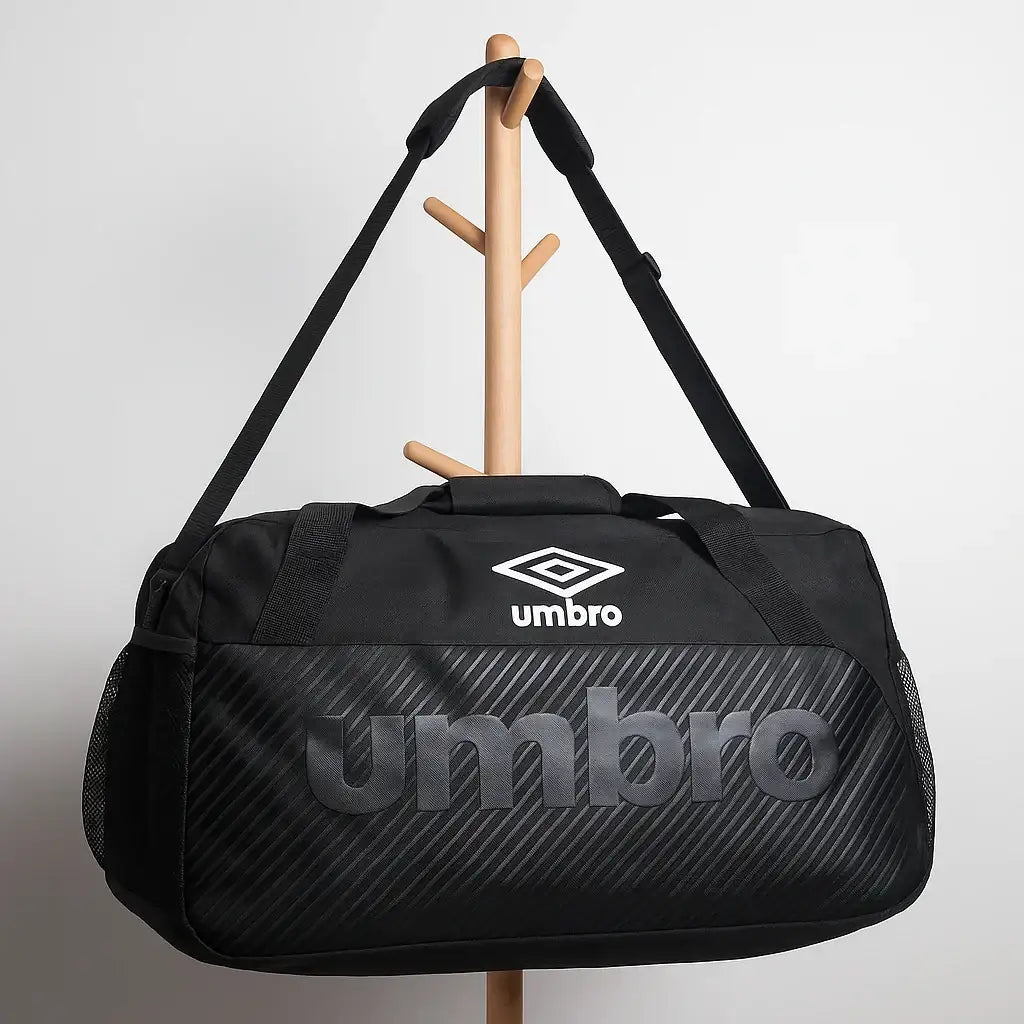 حقيبة رياضية Umbro – تصميم أنيق لأداء مثالي