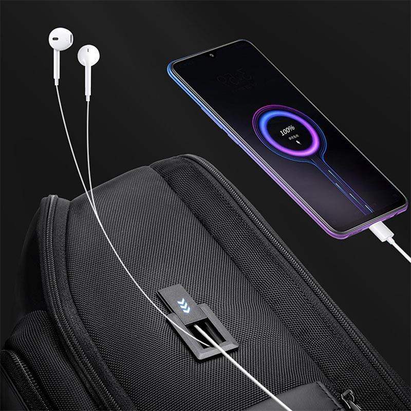 حقيبة ظهر Arctic Hunter B00403 للرجال - مقاومة للماء، مصنوعة من مادة صناعية متينة، مزودة بمنفذ USB وسماعة رأس مدمجين