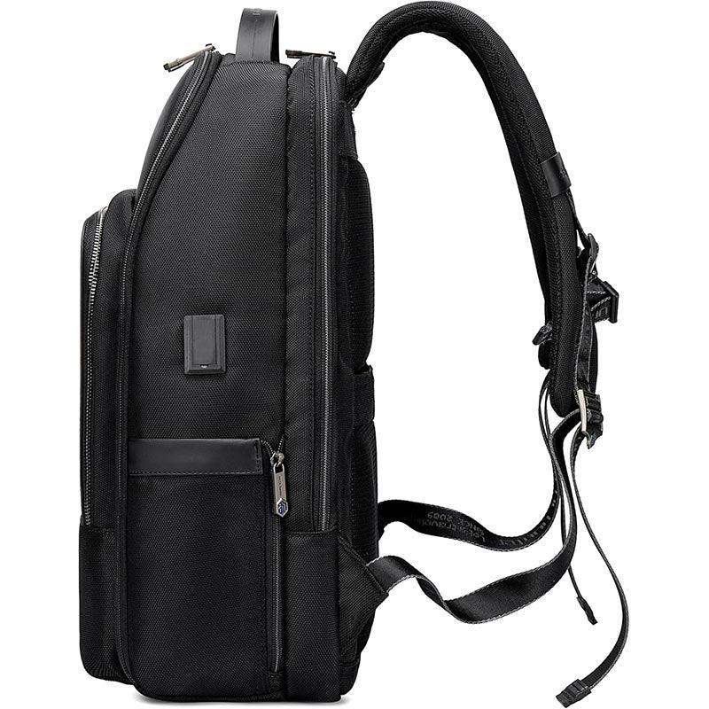 حقيبة ظهر Arctic Hunter B00403 للرجال - مقاومة للماء، مصنوعة من مادة صناعية متينة، مزودة بمنفذ USB وسماعة رأس مدمجين
