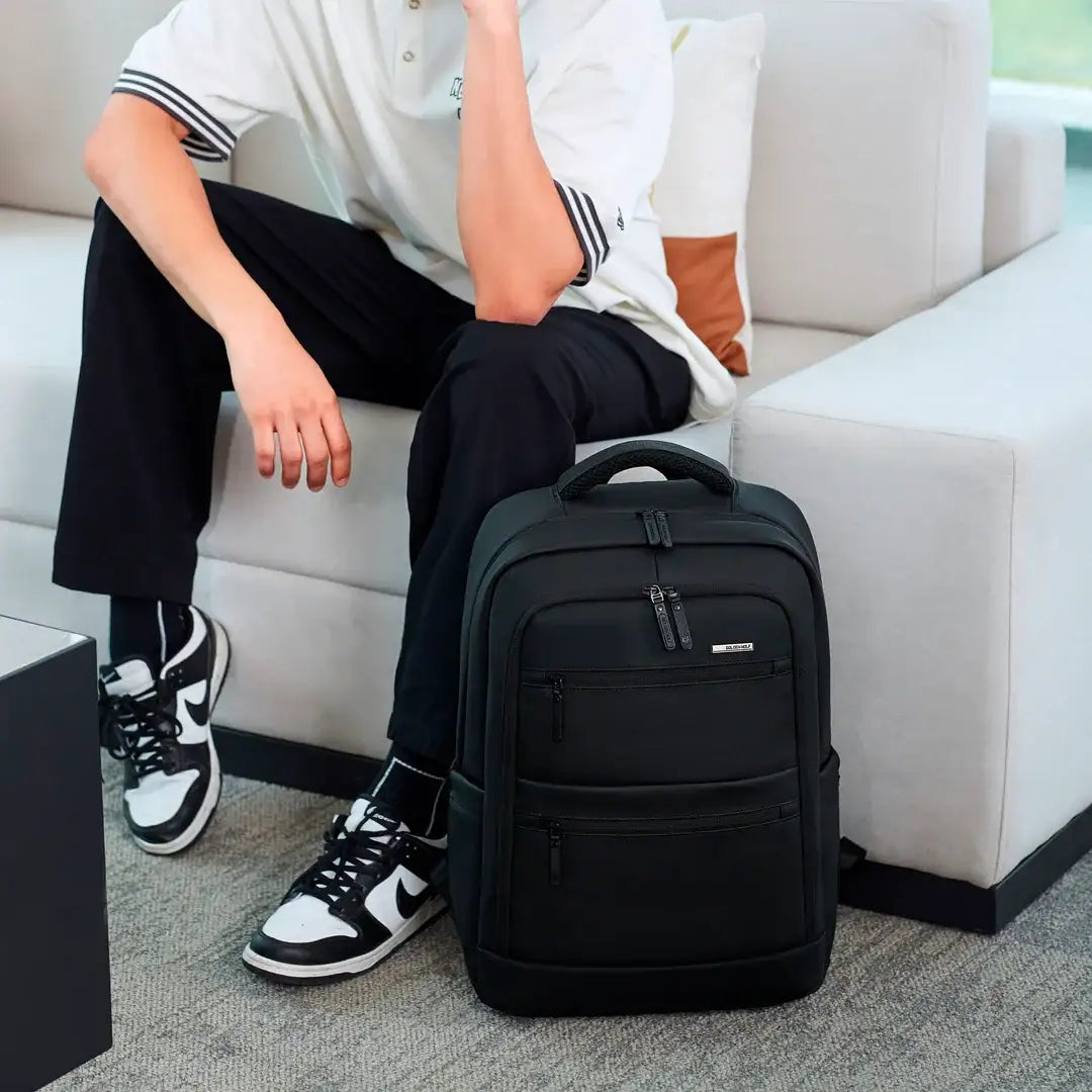 حقيبة ظهر Arctic Hunter GB00707 مقاومة للماء ومضادة للسرقة لأجهزة الكمبيوتر المحمولة مزودة بمنفذ شحن USB
 /Arctic Hunter GB00707 Water-Resistant Anti-Theft Laptop Backpack with USB Charging Port - Sooqja سوقجة