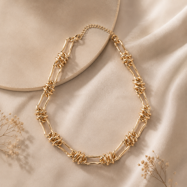 سنسال ذهبي بتصميم عصري فاخر من AVON