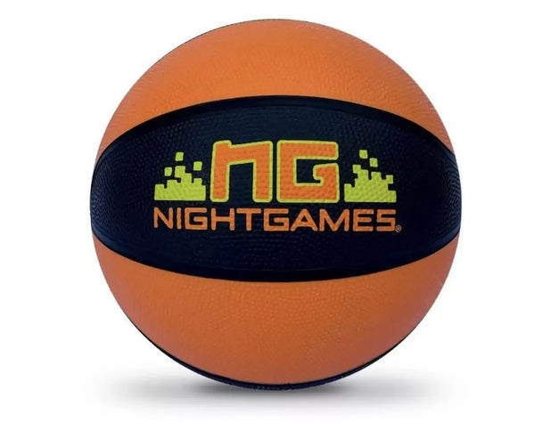 كرة سلة Night Games المضيئة بإضاءة LED بالحجم الرسمي .