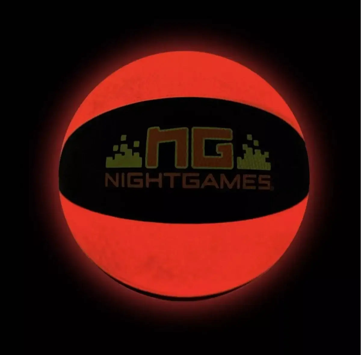 كرة سلة Night Games المضيئة بإضاءة LED بالحجم الرسمي .