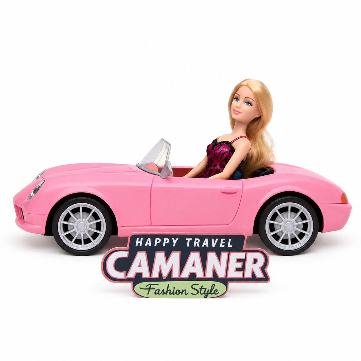 دمية CAMANER مع سيارة مكشوفة - تصميم أنيق وسفر ممتع على خلفية بيضاء بإضاءة واضحة وظل طبيعي خفيف